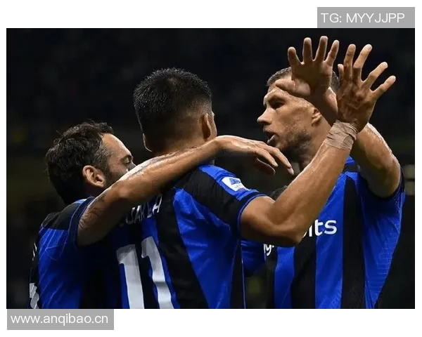 蓝黑球迷欢庆佳节国米独赢米兰罗马平局那不勒斯遭遇失利