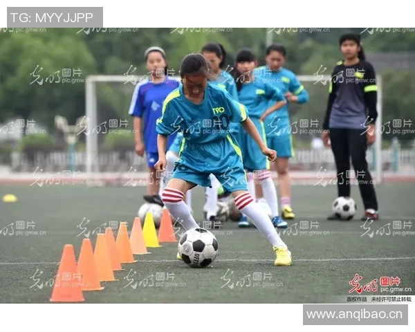 合肥U18女足教练郑伟强调稳扎稳打培养年轻球员的重要性